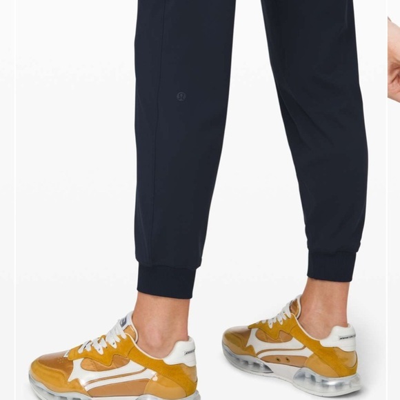 LULULEMON On the Fly Jogger Luxtreme In True Navy Size 4 - Picture 3 of 11